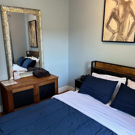 Blue Room In Dorothy'S Bnb Chicago Exterior photo