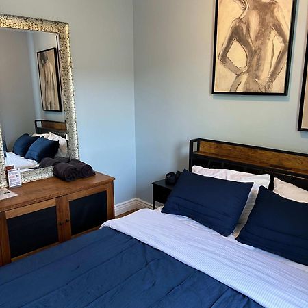Blue Room In Dorothy'S Bnb Chicago Exterior photo